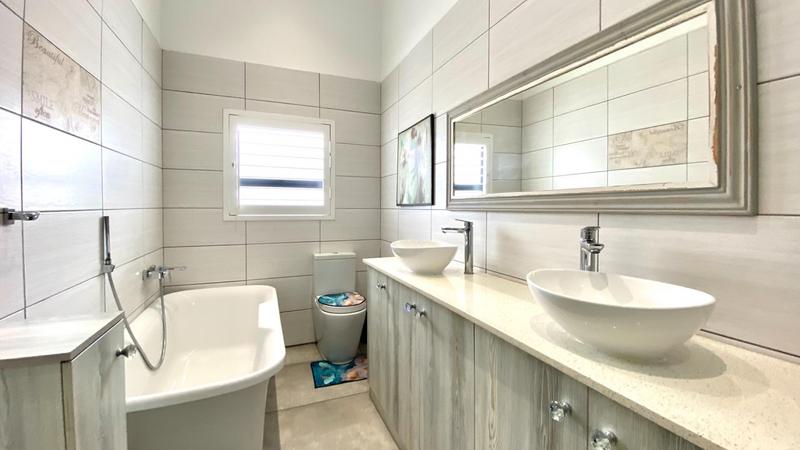 To Let 4 Bedroom Property for Rent in Dwarskersbos Western Cape